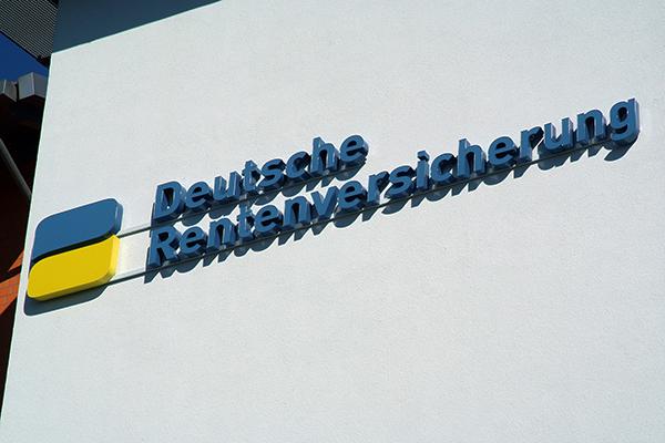 Foto: Gebäudewand mit Logo und Schriftzug der Deutschen Rentenversicherung Foto: Gebäudewand mit Logo und Schriftzug der Deutschen Rentenversicherung