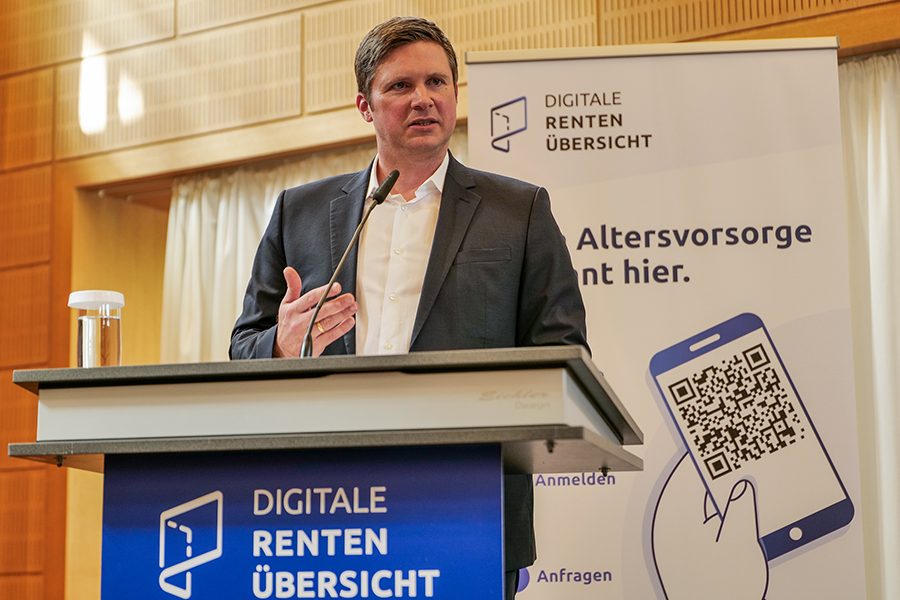 Foto: Dr. Florian Toncar, Parlamentarischer Staatssekretär beim Bundesminister der Finanzen, am Rednerpult während der Feierstunde zur Digitalen Rentenübersicht am 8. April 2024 in Berlin Foto: Dr. Florian Toncar, Parlamentarischer Staatssekretär beim Bundesminister der Finanzen, am Rednerpult während der Feierstunde zur Digitalen Rentenübersicht am 8. April 2024 in Berlin