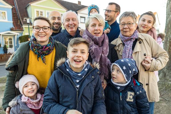 Ein Gruppenportrait einer großen Familie