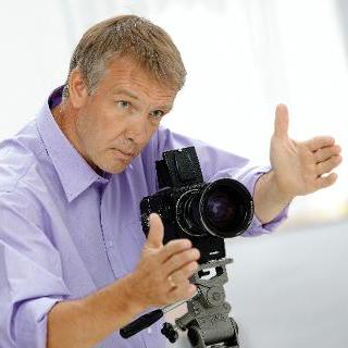 Ein professioneller Fotograf beim Fotografieren