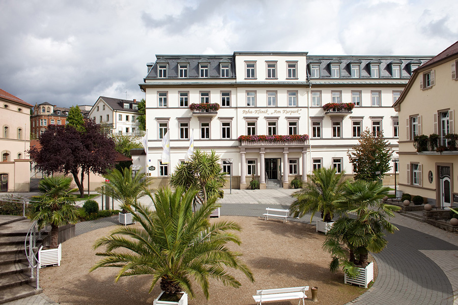 Außenansicht der Rehaklinik Am Kurpark in Bad Kissingen Außenansicht der Rehaklinik Am Kurpark in Bad Kissingen