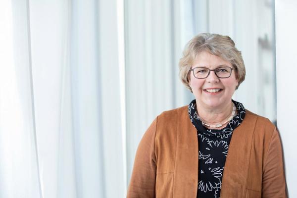 Portraitfoto von Gabriele Frenzer-Wolf, Mitglied der Geschäftsführung Portraitfoto von Gabriele Frenzer-Wolf, Mitglied der Geschäftsführung