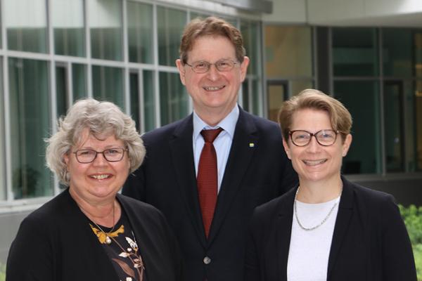 Gruppenbild Gabriele Frenzer-Wolf, Andreas Schwarz und Saskia Wollny, Mitglieder der Geschäftsführung Gruppenbild Gabriele Frenzer-Wolf, Andreas Schwarz und Saskia Wollny, Mitglieder der Geschäftsführung