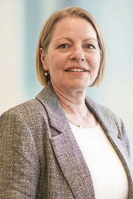 Portraitfoto von Yvonne Erfurth, Firmenberaterin der Deutschen Rentenversicherung Baden-Württemberg Portraitfoto von Yvonne Erfurth, Firmenberaterin der Deutschen Rentenversicherung Baden-Württemberg