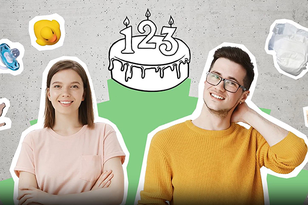 Eine Frau und ein Mann stehen nebeneinander. Um sie herum schweben ein Schnulli, Windeln und eine Geburtstagstorte mit Kerzen. Eine Frau und ein Mann stehen nebeneinander. Um sie herum schweben ein Schnulli, Windeln und eine Geburtstagstorte mit Kerzen.