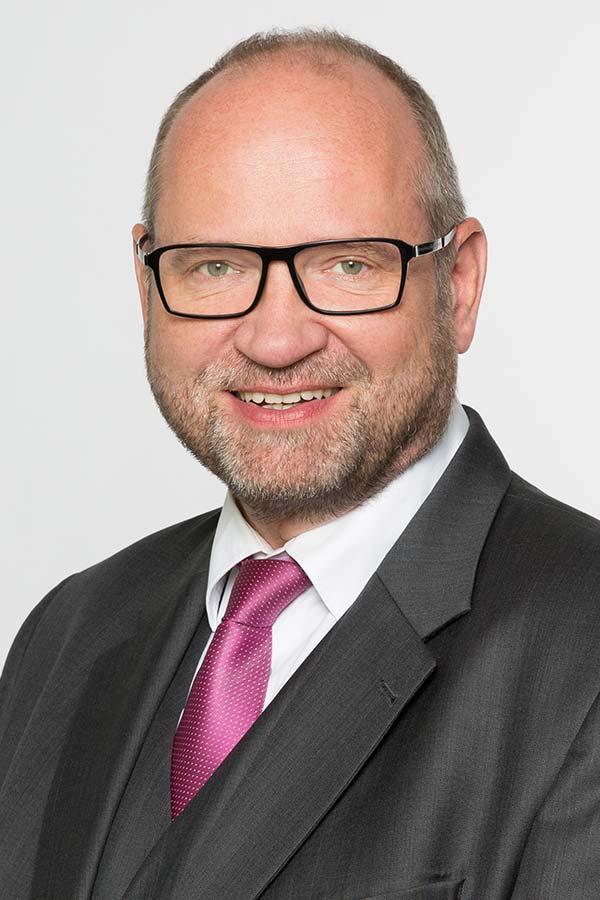 Ivor Parvanov, alternierender Vorsitzender des Vorstandes (Arbeitgebervertreter) Ivor Parvanov, alternierender Vorsitzender des Vorstandes (Arbeitgebervertreter)