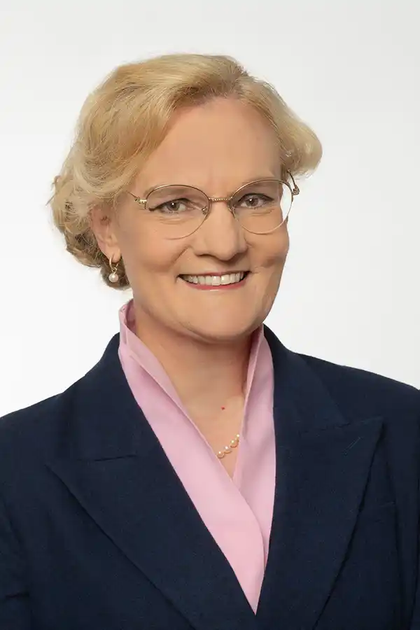 Dr. Jutta Krogull, alternierende Vorsitzende der Vertreterversammlung (Arbeitgebervertreter) Dr. Jutta Krogull, alternierende Vorsitzende der Vertreterversammlung (Arbeitgebervertreter)