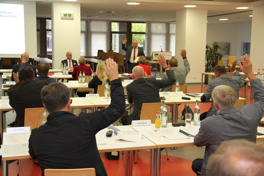 Vertreterversammlung bei der Abstimmung Vertreterversammlung bei der Abstimmung