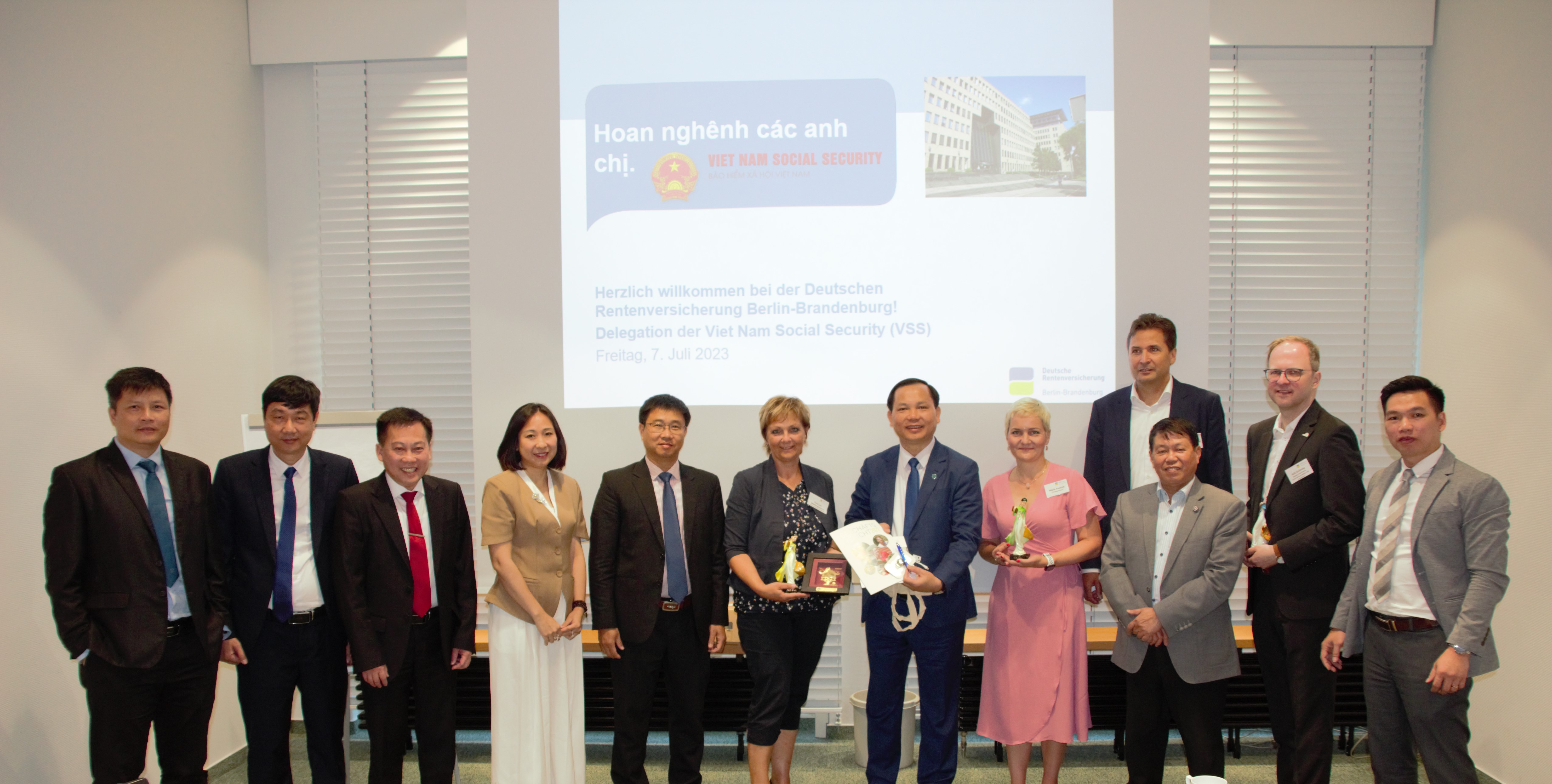 Besuch einer Delegation der vietnamesischen Sozialversicherungsbehörde
