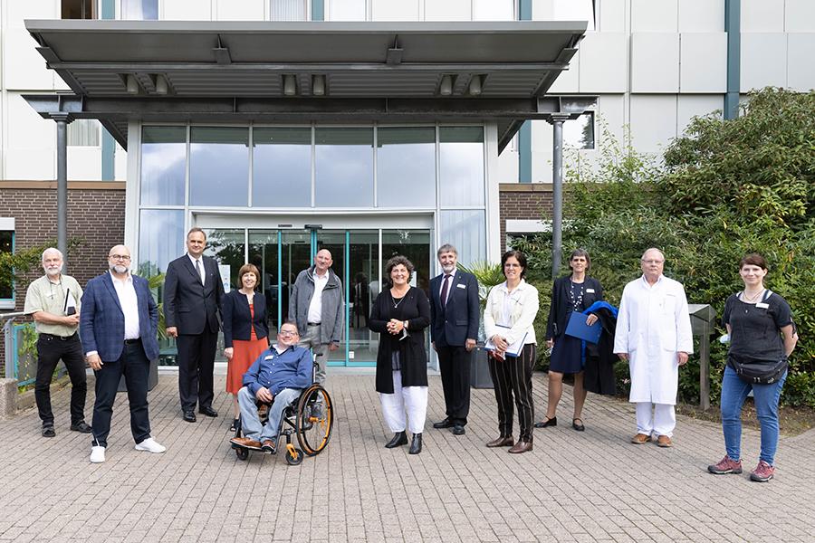 Das Bild zeigt Frau Piels Besuch in Bad Pyrmont. Das Bild zeigt Frau Piels Besuch in Bad Pyrmont.