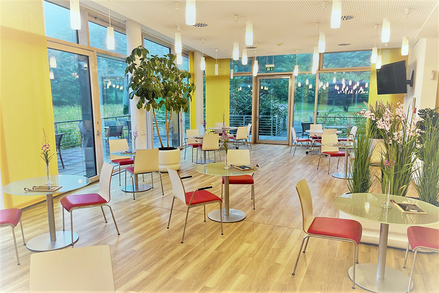 Cafeteria mit Blick ins Grüne Cafeteria mit Blick ins Grüne