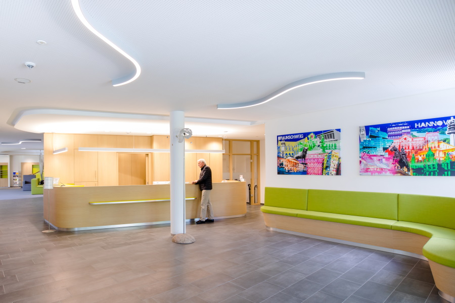 Das Bild zeigt das Foyer des Reha-Klinikums Bad Rothenfelde. Das Bild zeigt das Foyer des Reha-Klinikums Bad Rothenfelde.
