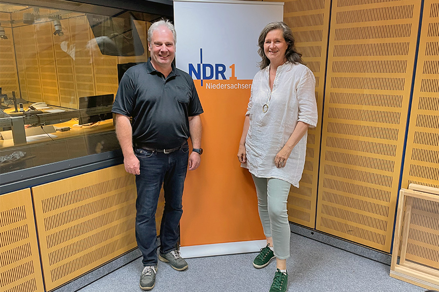 NDR1-Moderatorin Julia Vogt und Hagen Busse NDR1-Moderatorin Julia Vogt und Hagen Busse