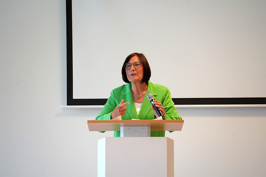 Die stellvertretende Vorstandsvorsitzende der Deutschen Rentenversicherung Braunschweig-Hannover, Helga Schwitzer, bei ihrer Abschlussrede. Die stellvertretende Vorstandsvorsitzende der Deutschen Rentenversicherung Braunschweig-Hannover, Helga Schwitzer, bei ihrer Abschlussrede.