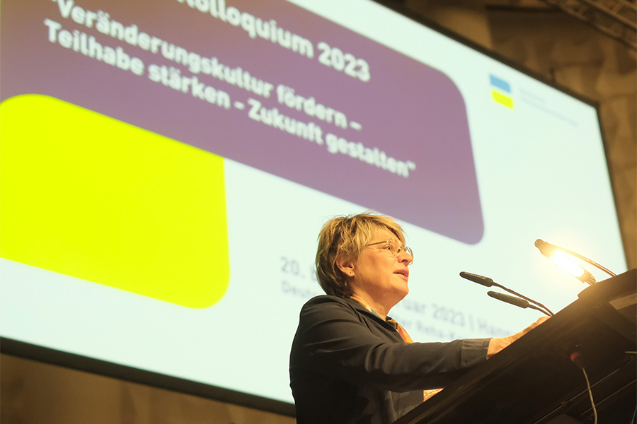 Gundula Roßbach, Präsidentin der Deutschen Rentenversicherung Bund, eröffnet den Kongress Gundula Roßbach, Präsidentin der Deutschen Rentenversicherung Bund, eröffnet den Kongress