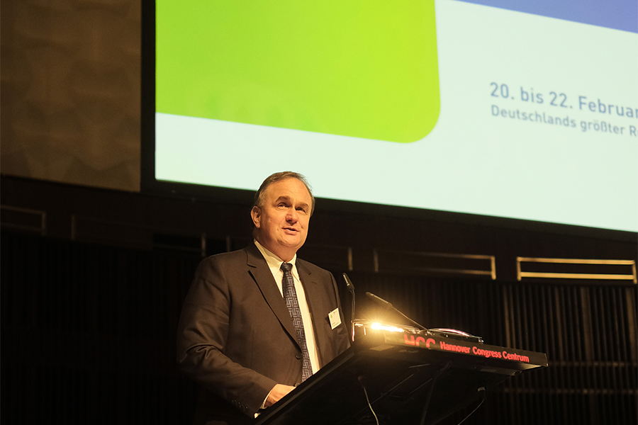 Jan Miede, Geschäftsführer der Deutschen Rentenversicherung Braunschweig-Hannover, hält eine Rede auf dem Reha-Kongress Jan Miede, Geschäftsführer der Deutschen Rentenversicherung Braunschweig-Hannover, hält eine Rede auf dem Reha-Kongress