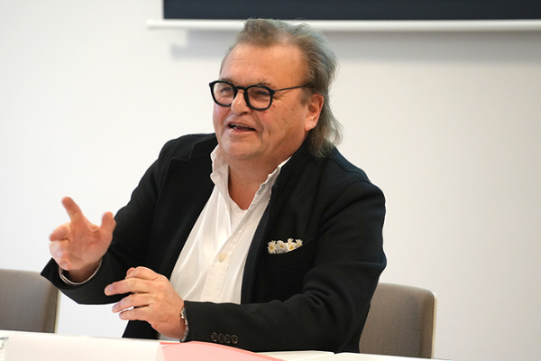 Der Vorsitzende der Vertreterversammlung, Dr. Andreas Bierich, sprach zu den Delegierten. Der Vorsitzende der Vertreterversammlung, Dr. Andreas Bierich, sprach zu den Delegierten.