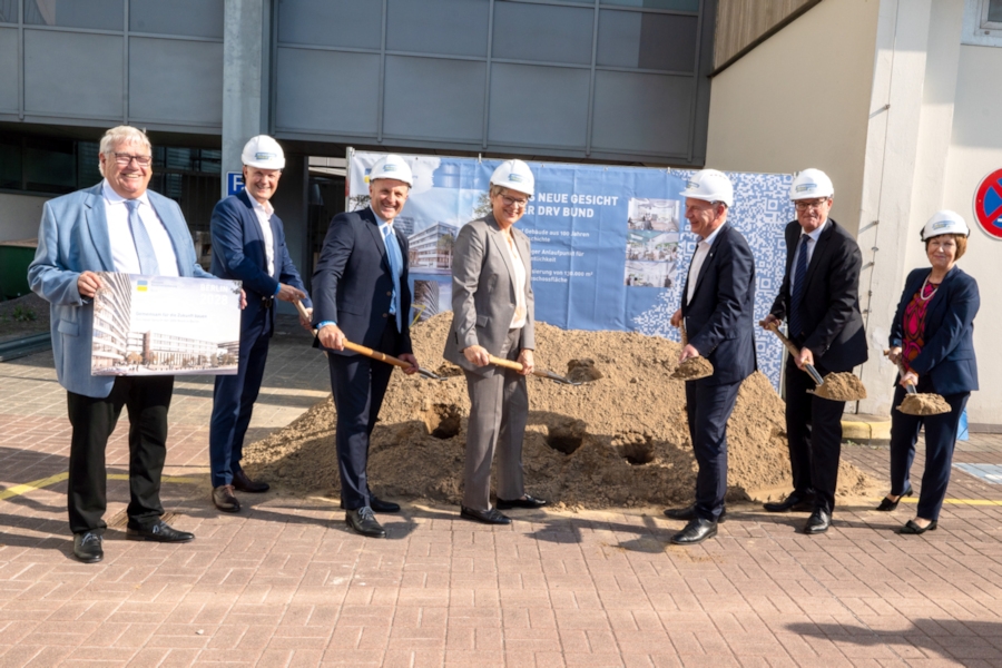 Spatenstich zur Baustelle der DRV Bund in Berlin-Wilmersdorf, u.a. mit Berlins Bürgermeister Kai Wegner Spatenstich zur Baustelle der DRV Bund in Berlin-Wilmersdorf, u.a. mit Berlins Bürgermeister Kai Wegner