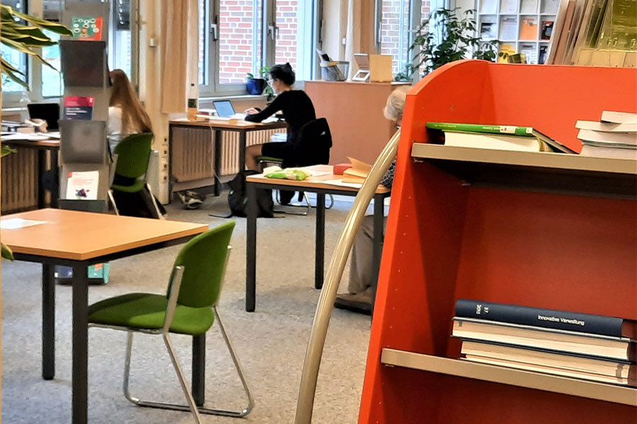 Im Lesesaal Im Lesesaal