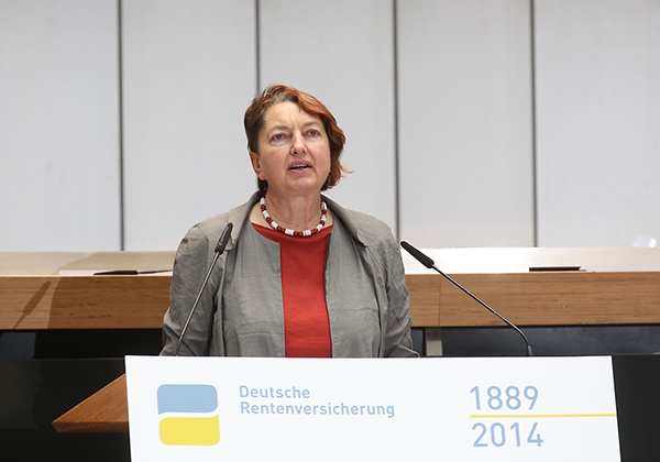 Annelie Buntenbach am Rednerpult Annelie Buntenbach am Rednerpult