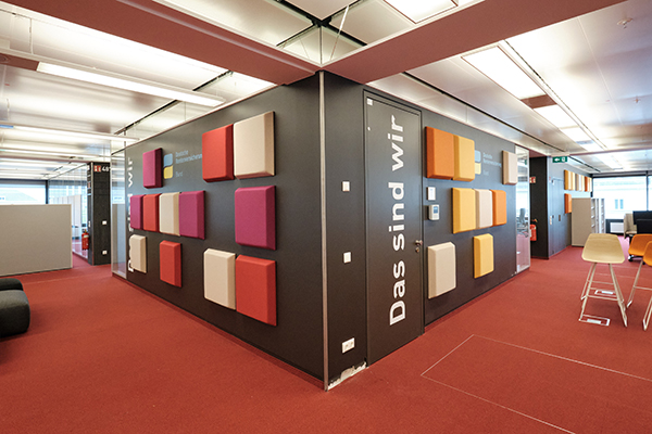 Das LernLab der Deutschen Rentenversicherung Bund in Berlin wurde unter wissenschaftlicher Begleitung des Lernforschers und Kulturtheoretikers Prof. Dr. Kersten Reich entwickelt. Das LernLab der Deutschen Rentenversicherung Bund in Berlin wurde unter wissenschaftlicher Begleitung des Lernforschers und Kulturtheoretikers Prof. Dr. Kersten Reich entwickelt.