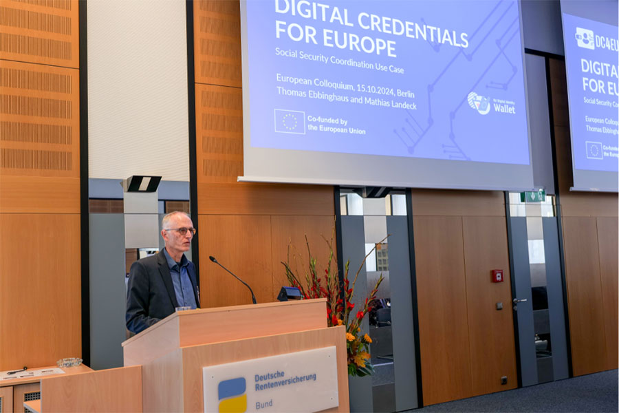 Mathias Landeck, Bereichsleiter des Dezernats Informationsverarbeitung der DRV Bund, während seiner Rede Mathias Landeck, Bereichsleiter des Dezernats Informationsverarbeitung der DRV Bund, während seiner Rede