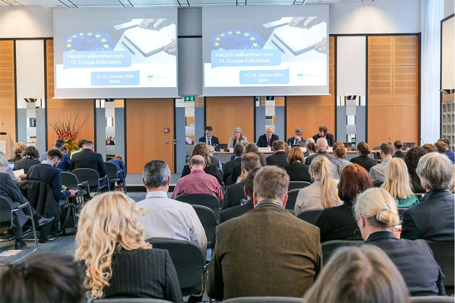 Blick ins Plenum Blick ins Plenum