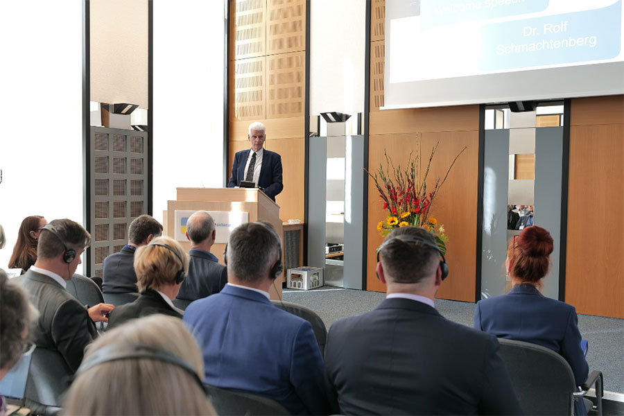 Grußwort von Dr. Rolf Schmachtenberg, Staatssekretär beim BMAS Grußwort von Dr. Rolf Schmachtenberg, Staatssekretär beim BMAS