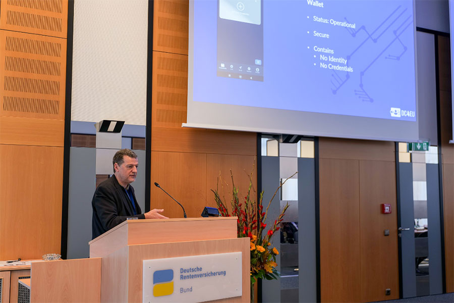 Thomas Ebbinghaus, Bereichsleiter Internationaler Datenaustausch der DRV Bund, während seiner Rede Thomas Ebbinghaus, Bereichsleiter Internationaler Datenaustausch der DRV Bund, während seiner Rede