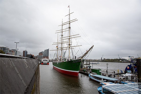Die Seemannskasse begeht ihr 50-jähriges Jubiläum in Hamburg mit einer Feierstunde auf der „Rickmer Rickmers“. Die Seemannskasse begeht ihr 50-jähriges Jubiläum in Hamburg mit einer Feierstunde auf der „Rickmer Rickmers“.