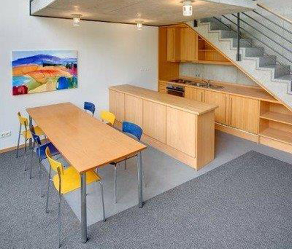 Wohnküche in den Appartementhäusern der Fachhochschule für Verwaltung und Dienstleistungen in Reinfeld Wohnküche in den Appartementhäusern der Fachhochschule für Verwaltung und Dienstleistungen in Reinfeld