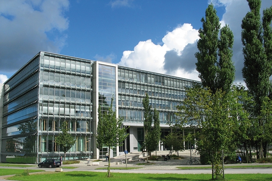 Außenansicht des Verwaltungsgebäudes am Friedrich-Ebert-Damm in Hamburg Außenansicht des Verwaltungsgebäudes am Friedrich-Ebert-Damm in Hamburg