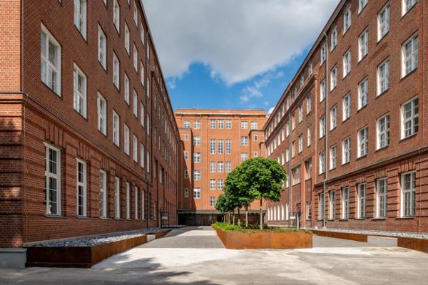 Außenaufnahme des Gebäudes am Rohrdamm 22 in Berlin Außenaufnahme des Gebäudes am Rohrdamm 22 in Berlin