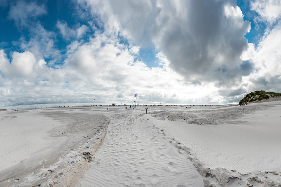 Die Fachklinik Satteldüne hat einen direkten Zugang zum Strand Die Fachklinik Satteldüne hat einen direkten Zugang zum Strand