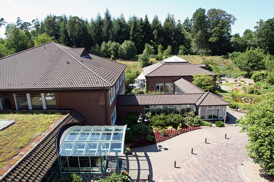 Der Eingangsbereich des Rehazentrums im Naturpark Aukrug Der Eingangsbereich des Rehazentrums im Naturpark Aukrug