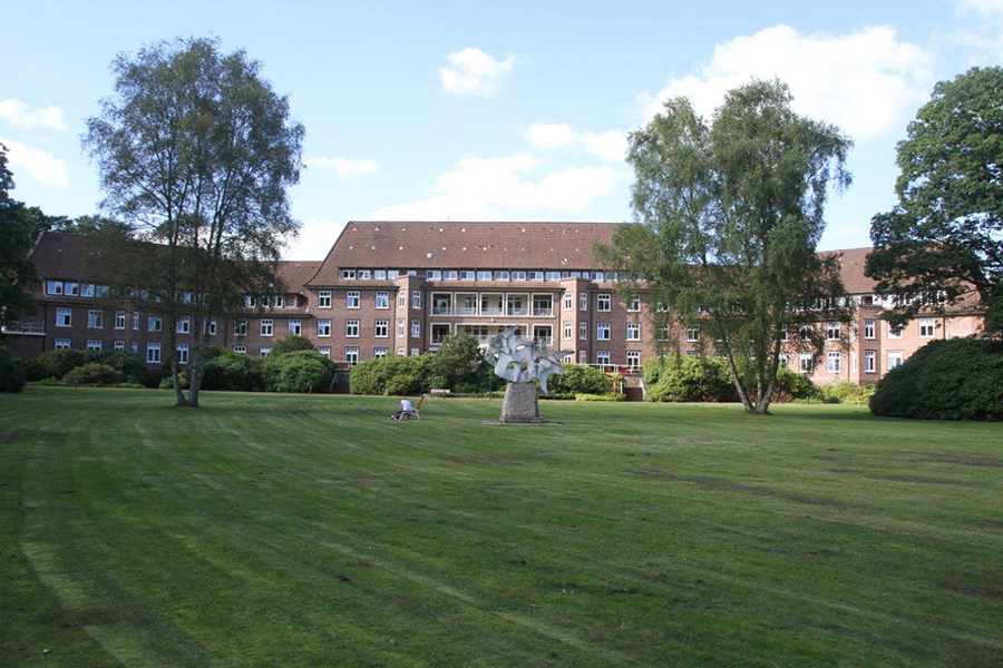 Der historische Teil des Rehazentrums im Naturpark Aukrug Der historische Teil des Rehazentrums im Naturpark Aukrug