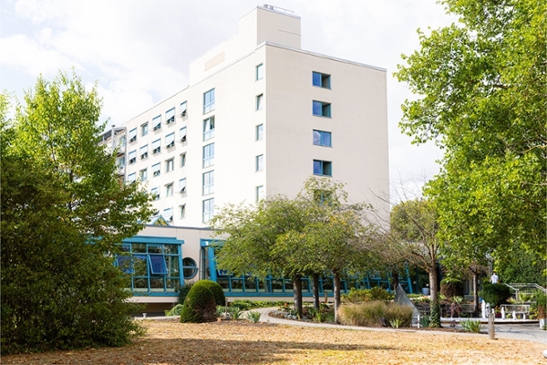 Eine Außenaufnahme der Frankenland-Klinik. Eine Außenaufnahme der Frankenland-Klinik.