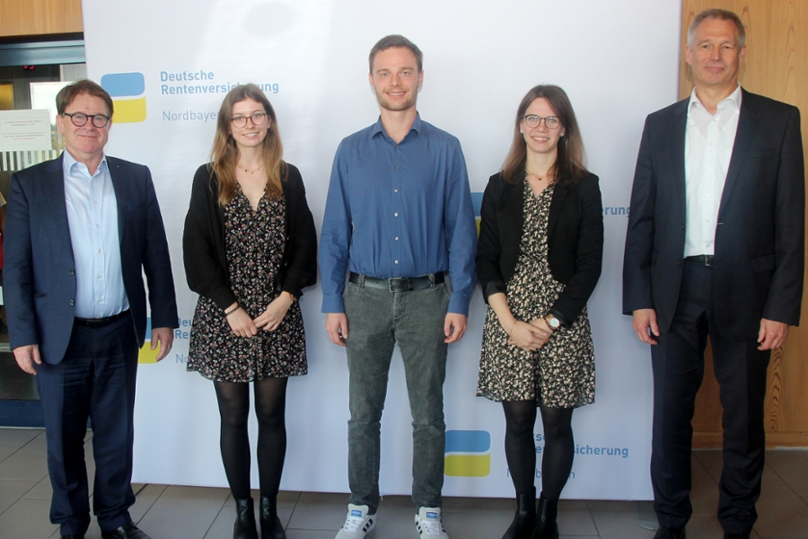 Die Jahrgangsbesten des Studienjahrgangs 2022 der DRV Nordbayern in Würzburg Die Jahrgangsbesten des Studienjahrgangs 2022 der DRV Nordbayern in Würzburg