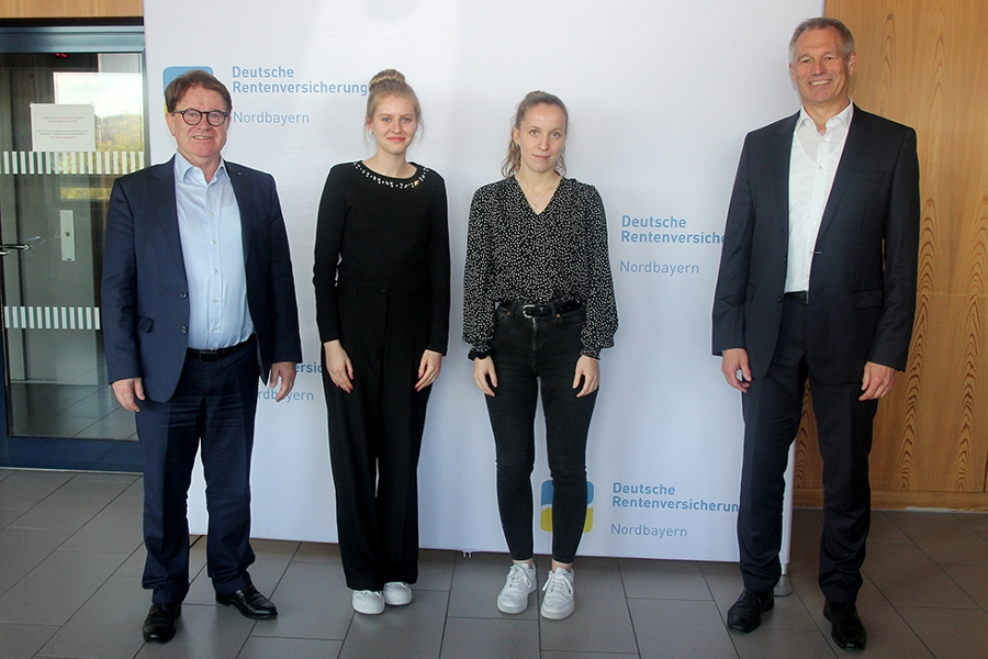 Die Jahrgangsbesten des Ausbildungsjahrgangs 2022 der DRV Nordbayern in Würzburg Die Jahrgangsbesten des Ausbildungsjahrgangs 2022 der DRV Nordbayern in Würzburg