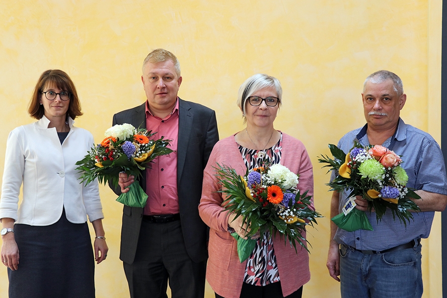 von links: Kristine Knaus, Oliver Lunk (25-jähriges Dienstjubiläum), Eva Zapf (40 Jahre), Roland Franke (40 Jahre) von links: Kristine Knaus, Oliver Lunk (25-jähriges Dienstjubiläum), Eva Zapf (40 Jahre), Roland Franke (40 Jahre)