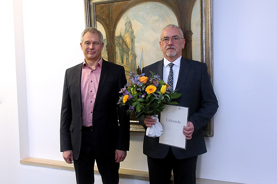 von links: Jürgen Zips, Stellvertreter des Geschäftsführers und Direktor der Deutschen Rentenversicherung Nordbayern und Bernhard Stang von links: Jürgen Zips, Stellvertreter des Geschäftsführers und Direktor der Deutschen Rentenversicherung Nordbayern und Bernhard Stang