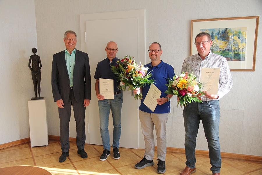 25-jährige und 40-jährige Dienstjubiläen: Ehrung bei der DRV Nordbayern in Würzburg 25-jährige und 40-jährige Dienstjubiläen: Ehrung bei der DRV Nordbayern in Würzburg