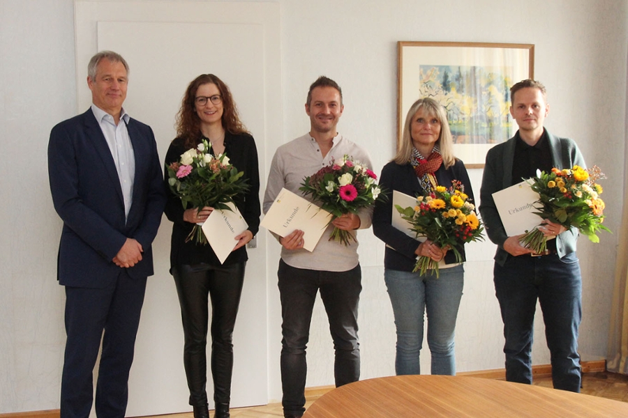 25-jährige und 40-jährige Dienstjubiläen: Ehrung bei der DRV Nordbayern in Würzburg 25-jährige und 40-jährige Dienstjubiläen: Ehrung bei der DRV Nordbayern in Würzburg