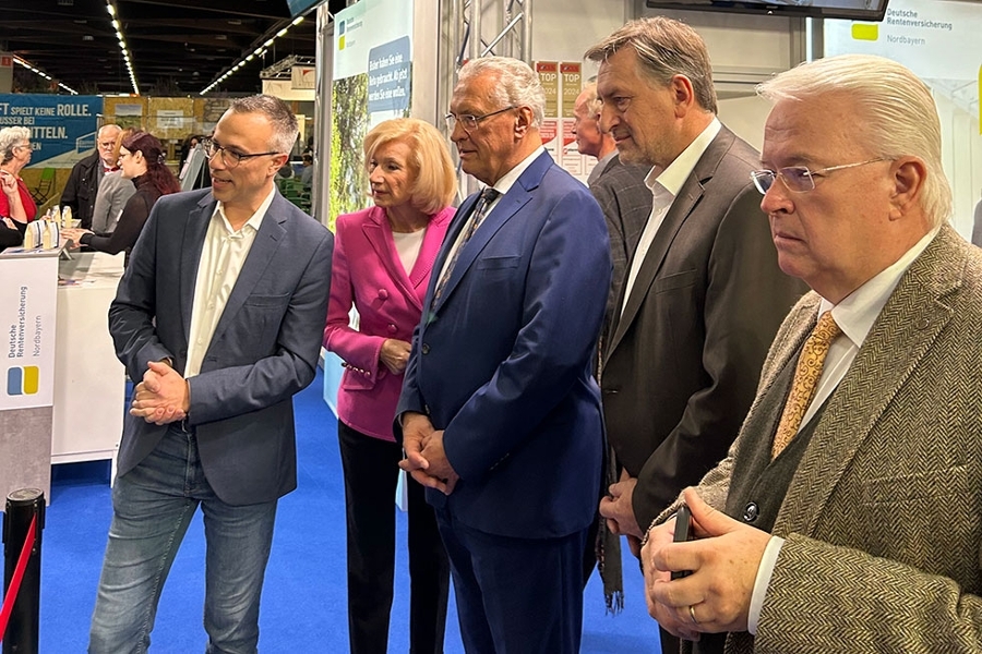 Messestand der DRV Nordbayern auf der Consumenta 2023 - der Bayerische Innenminister Joachim Herrmann (3. v. links) zu Besuch an unserem Messestand Messestand der DRV Nordbayern auf der Consumenta 2023 - der Bayerische Innenminister Joachim Herrmann (3. v. links) zu Besuch an unserem Messestand