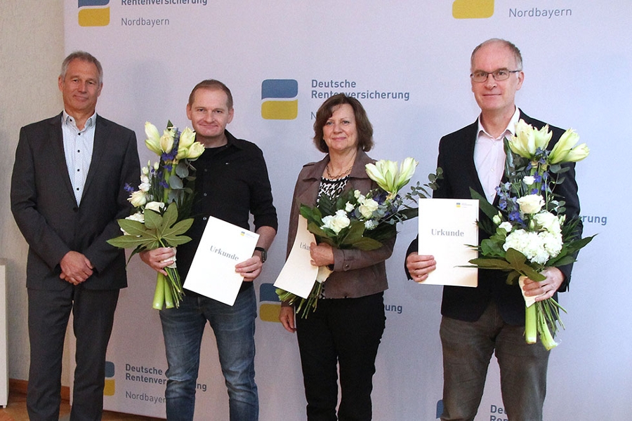 25-jährige und 40-jähriges Dienstjubiläen: Ehrung bei der DRV Nordbayern in Würzburg 25-jährige und 40-jähriges Dienstjubiläen: Ehrung bei der DRV Nordbayern in Würzburg
