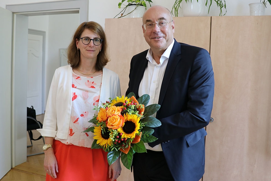 40 Jahre Treue zum Arbeitgeber: Ehrung bei der Deutschen Rentenversicherung Nordbayern in Bayreuth 40 Jahre Treue zum Arbeitgeber: Ehrung bei der Deutschen Rentenversicherung Nordbayern in Bayreuth