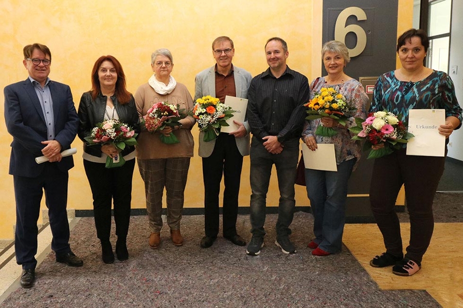 25 Jahre und 40 Jahre Treue zum Arbeitgeber: Ehrung bei der Deutschen Rentenversicherung Nordbayern in Bayreuth 25 Jahre und 40 Jahre Treue zum Arbeitgeber: Ehrung bei der Deutschen Rentenversicherung Nordbayern in Bayreuth