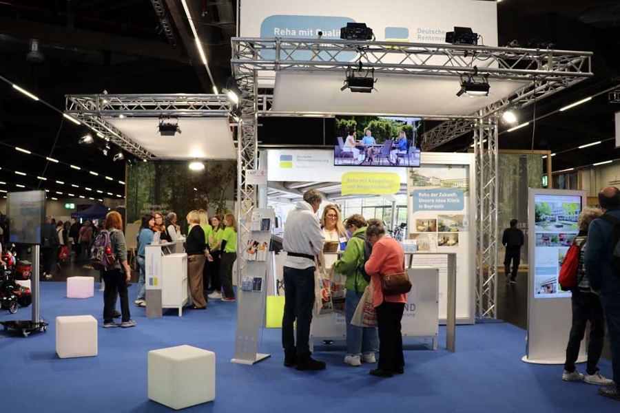 Blick auf den Messestand der Deutschen Rentenversicherung Nordbayern auf der Consumenta 2024 in Nürnberg Blick auf den Messestand der Deutschen Rentenversicherung Nordbayern auf der Consumenta 2024 in Nürnberg