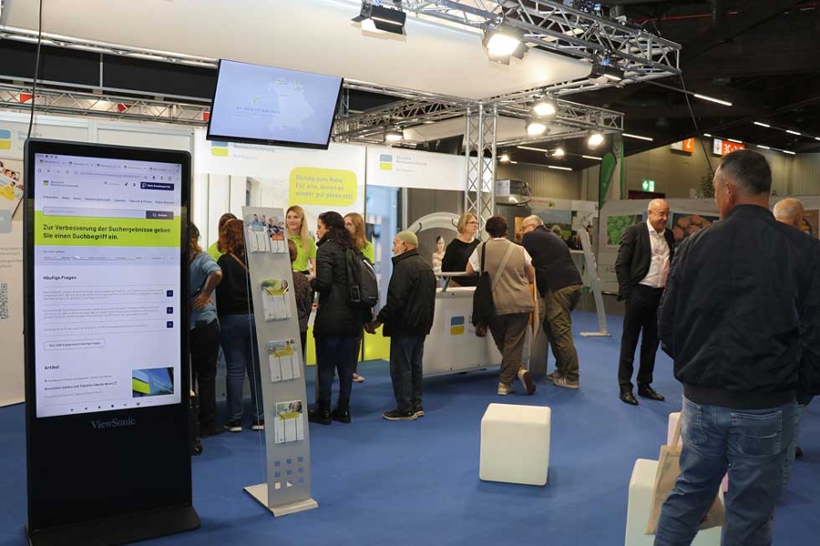Blick auf den Messestand der Deutschen Rentenversicherung Nordbayern auf der Consumenta 2024 in Nürnberg Blick auf den Messestand der Deutschen Rentenversicherung Nordbayern auf der Consumenta 2024 in Nürnberg