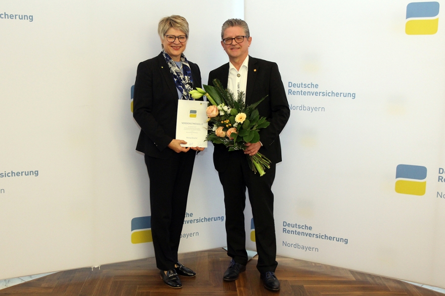 Gundula Roßbach, Präsidentin der DRV Bund, verabschiedet Michael Bischof, Vorstandsvorsitzender, in den Ruhestand Gundula Roßbach, Präsidentin der DRV Bund, verabschiedet Michael Bischof, Vorstandsvorsitzender, in den Ruhestand